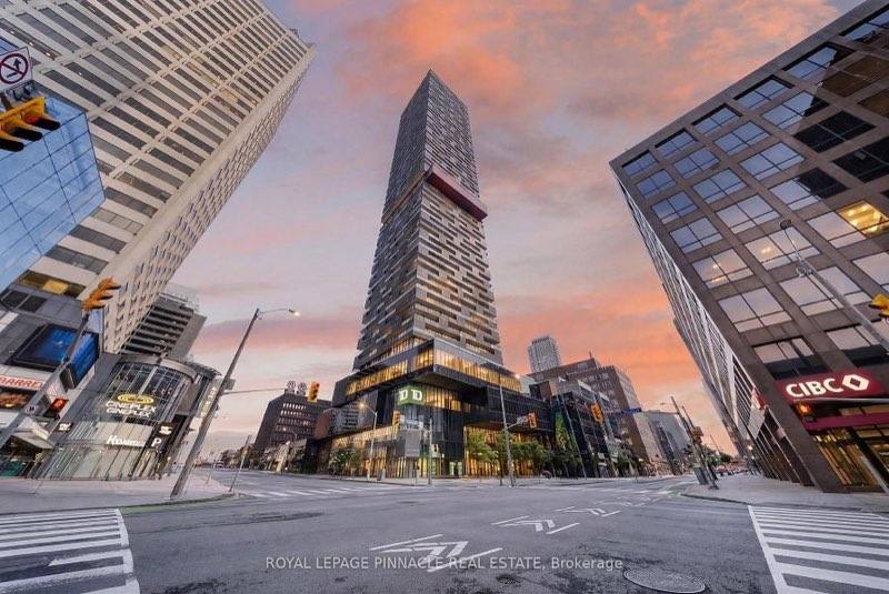 8 Eglinton Avenue E #2002